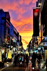 夕焼けの横浜元町商店街