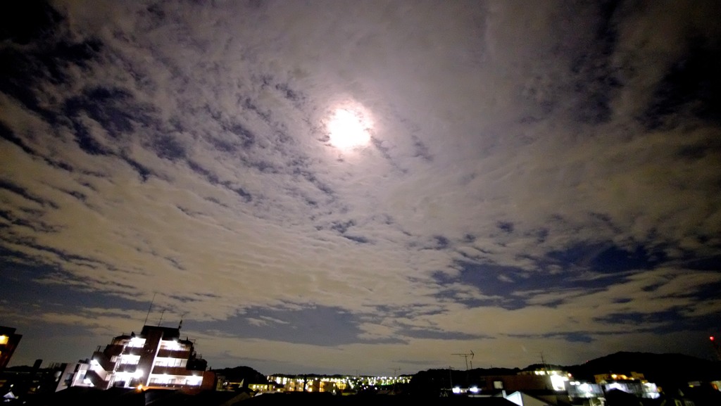 明るすぎる夜