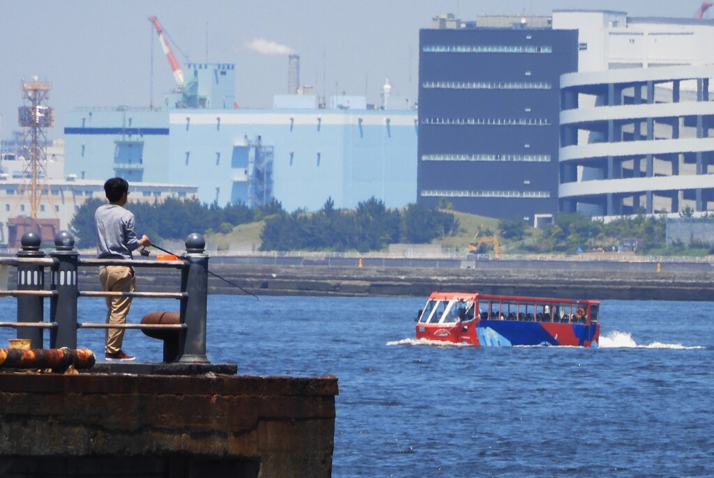 水陸両用バス「スカイダック」