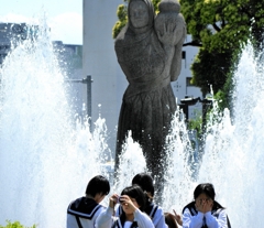 女神像と女神見習い