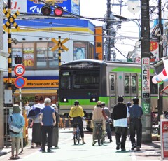 踏切を渡って南側へ