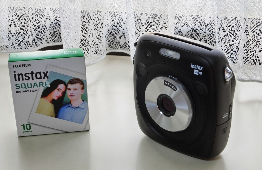 ハイブリッドインスタントカメラ instax SQUARE SQ10 デビュー