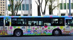 こんなバスも走ってます