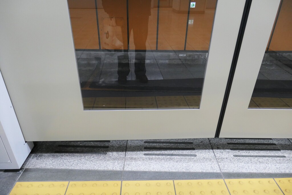 帰宅する男