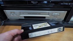 テレビがつまらないからビデオでも観よう テレビがつまらないからビデオでも観よう