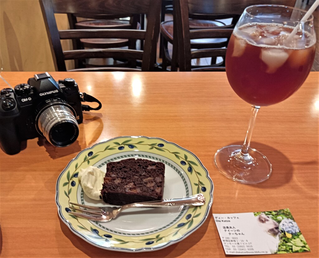 久しぶりのカフェ「ディー・カッツェ」