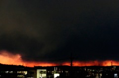 雨を降らせながら黒雲が向かってくる！