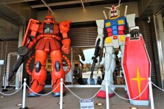 ガンダムとザク