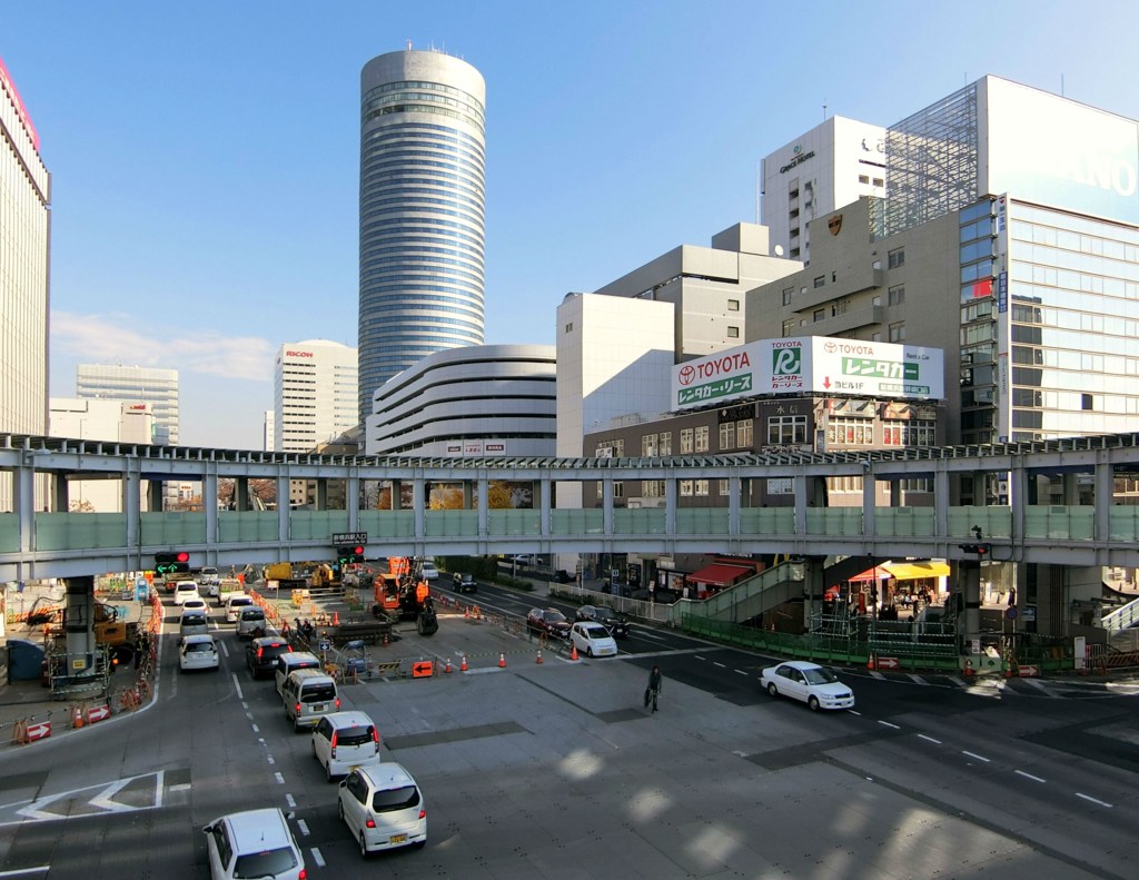 新横浜駅前