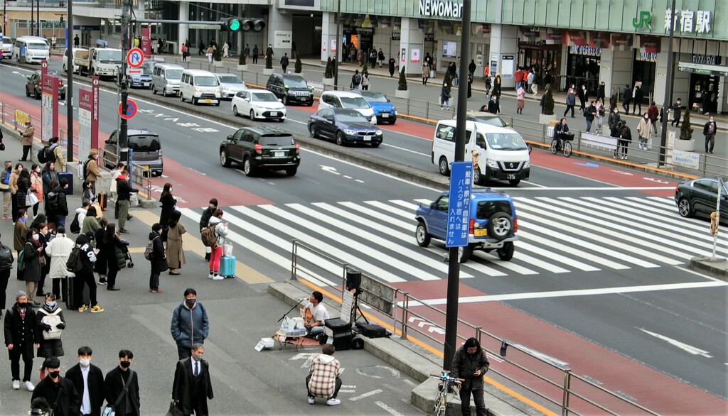 新宿駅南口６