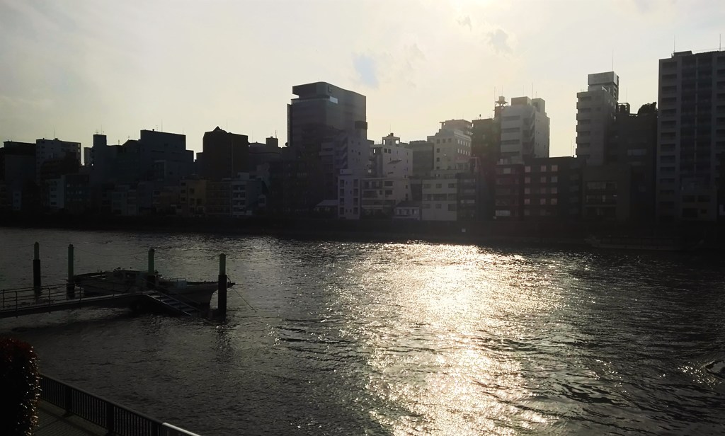 暮れなずむ隅田川