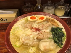 広州市場の「あらびき大肉汁わんたんめん」！