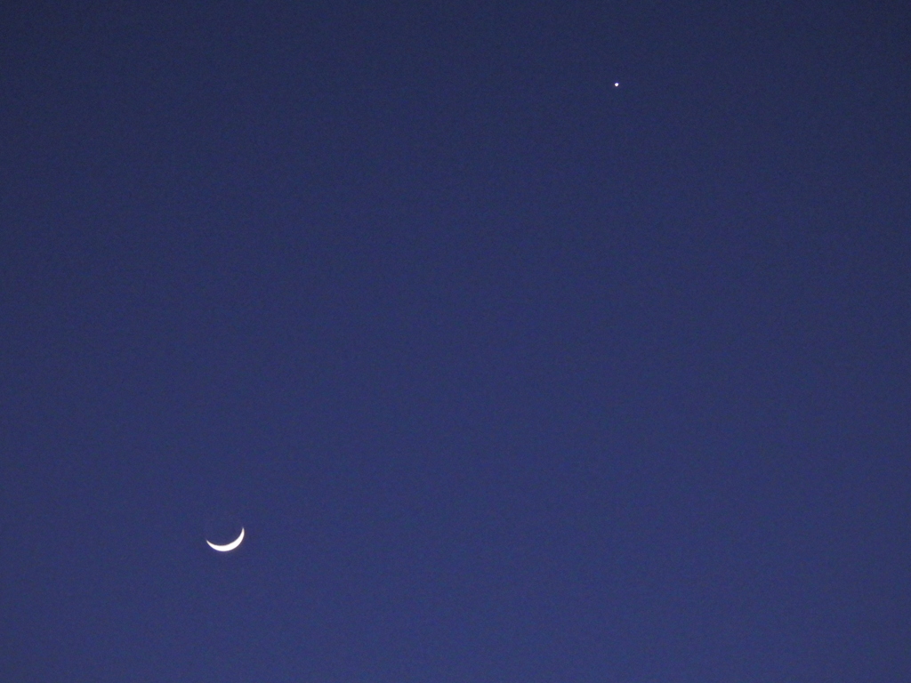 三日月と金星