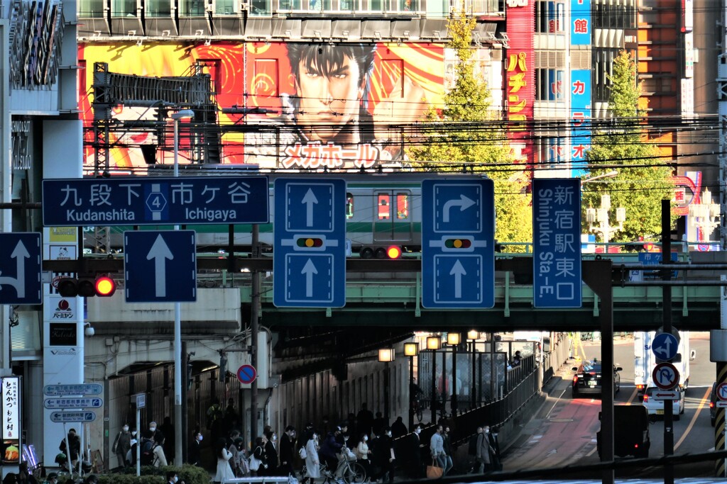 新宿大ガード交差点