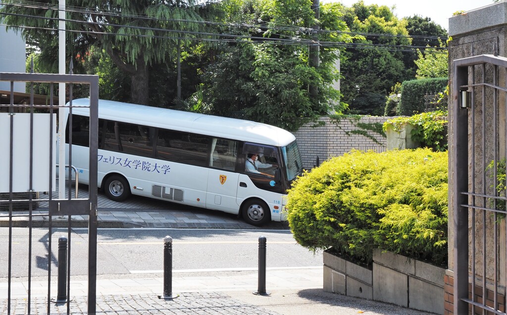 フェリス女学院大学のバス