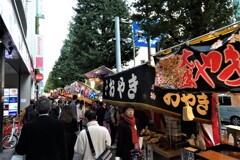 舗道に並ぶ露店