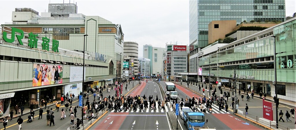 新宿駅南口３