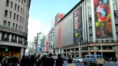 銀座4丁目交差点と汚い車