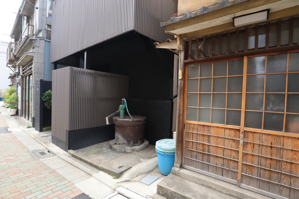 井戸の汲み上げポンプ