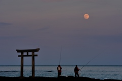 満月が見つめる太公望