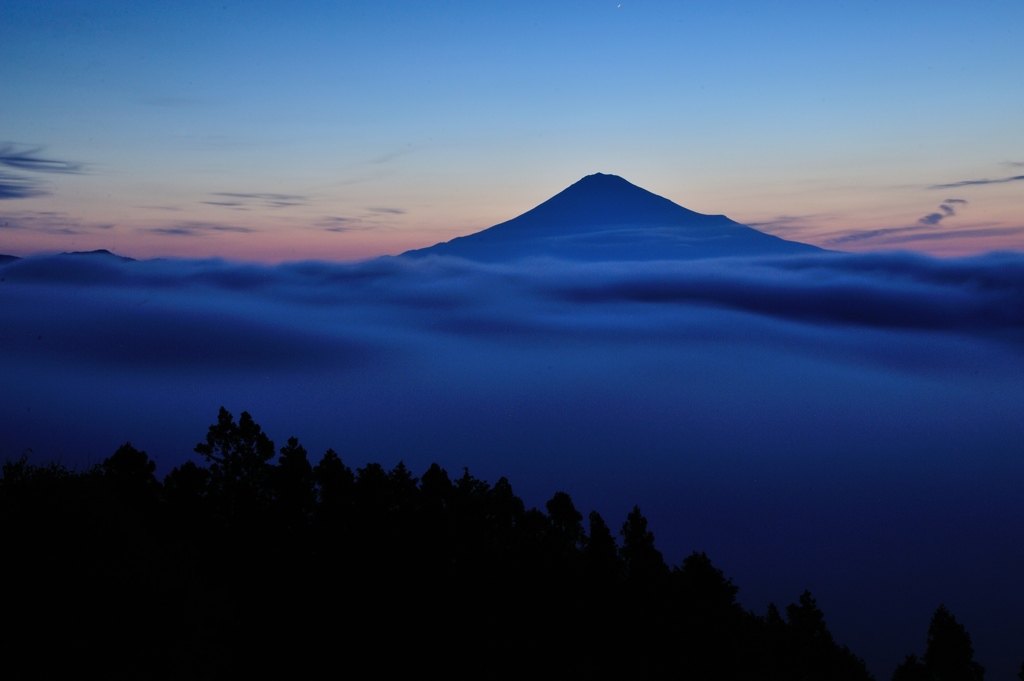 静かなる霊峰
