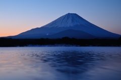 精進湖は春模様