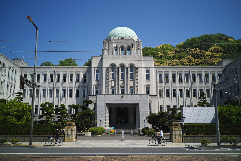 愛媛県庁　対岸より