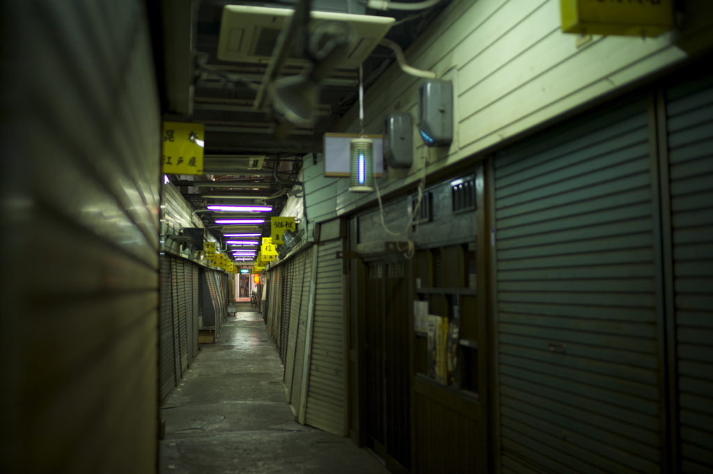 早朝の商店街２