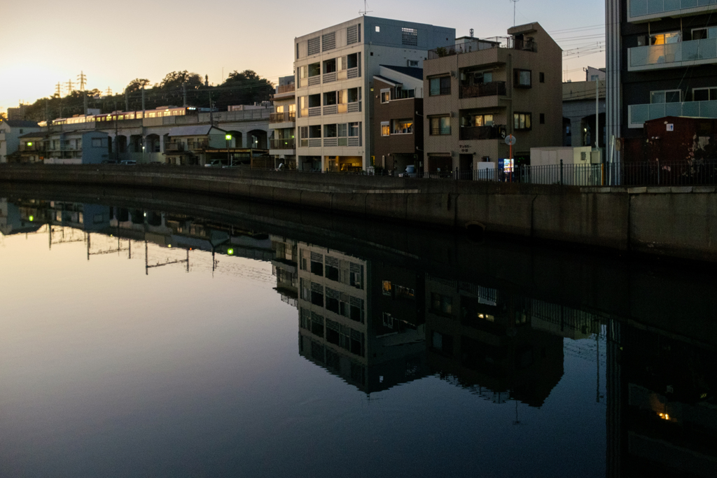 日暮れの大岡川
