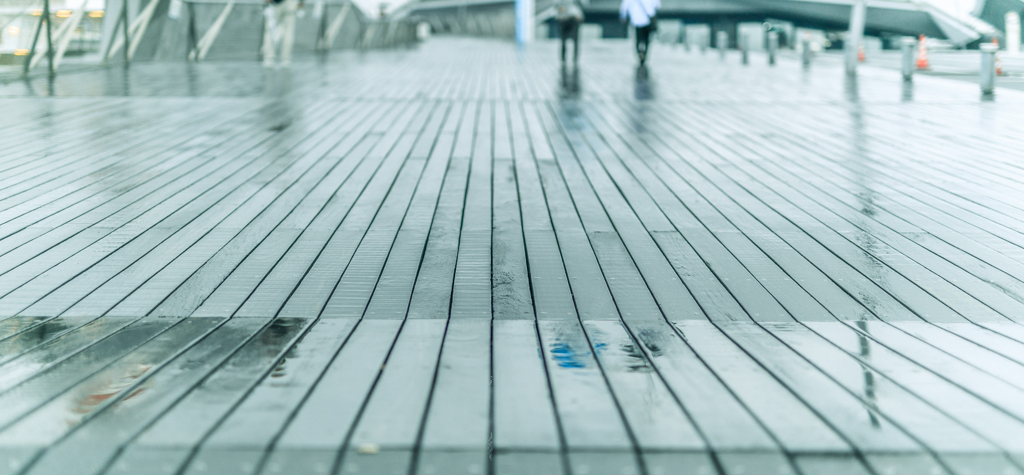 雨の横浜大さん橋