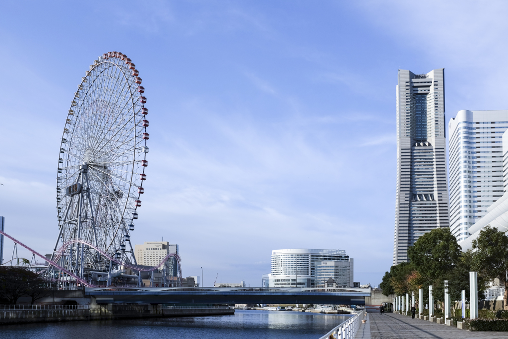 横浜朝景 ー コスモクロックとランドマーク