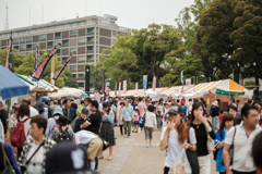 開港祭で賑わう横浜公園