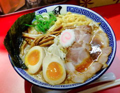 特背油醤油チャーシュー麺