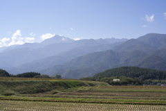 田と山