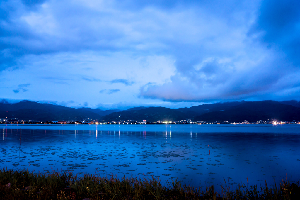 雲と湖