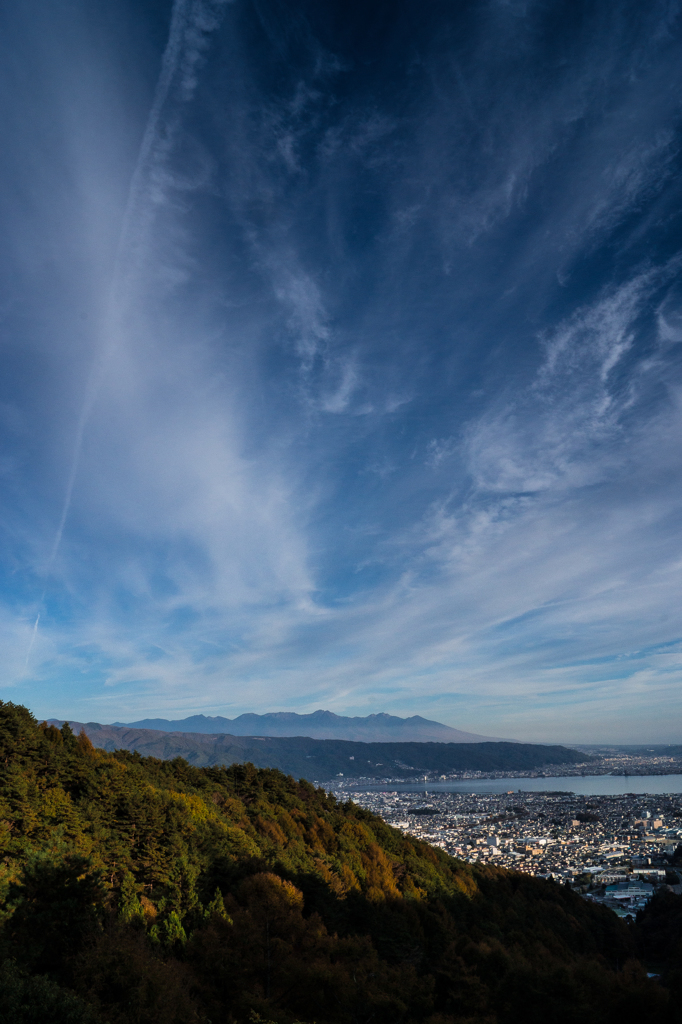 塩嶺から空をのぞむ