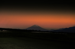 少し彩度を落として