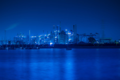 青い工場夜景
