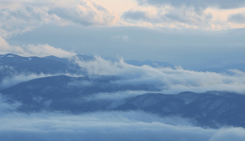 山と雲