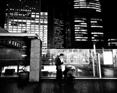 Shinjuku at Night #08 〜うつむく理由〜