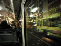 夜のバス