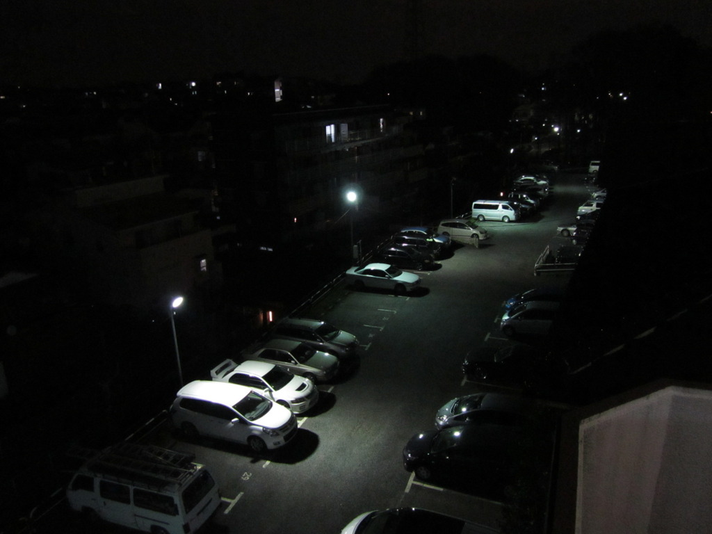 夜の駐車場