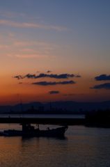 漁船と朝景
