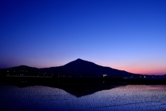 可也山と水田と夜空