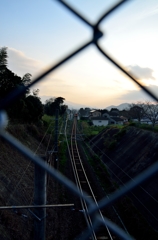 夕暮れ～線路