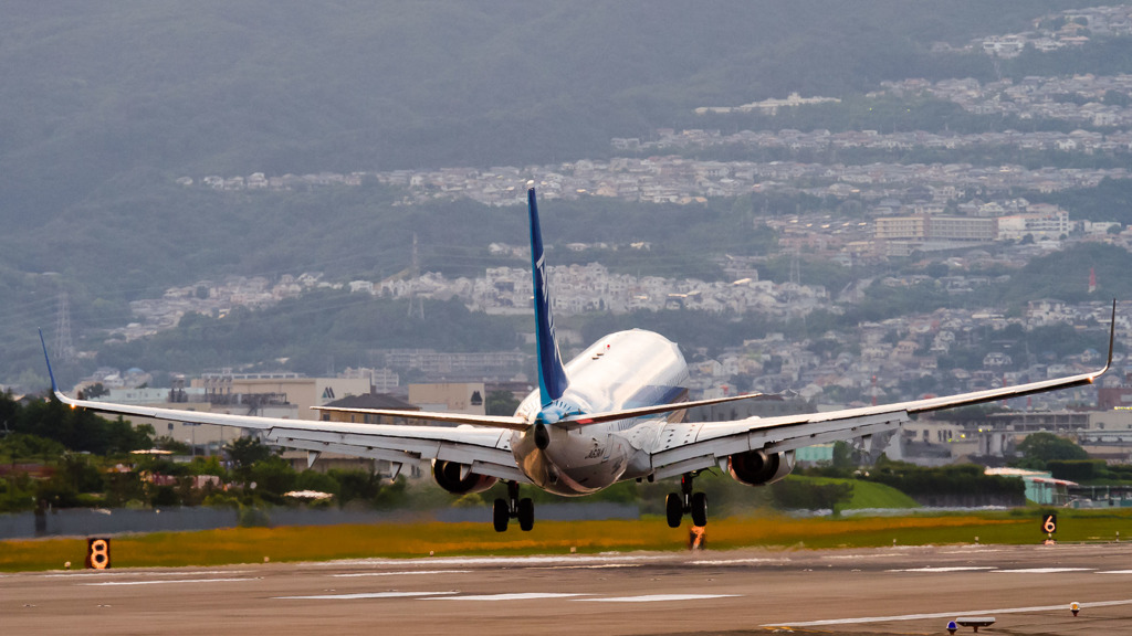 ANA	Boeing 737-881　JA63AN