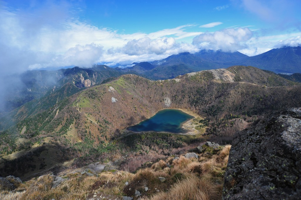 日光白根山より五色沼をのぞむ