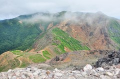 茶臼岳より朝日岳を望む