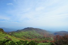 中の大倉尾根より赤面山をのぞむ