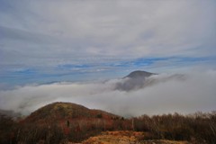 地蔵岳山頂より黒檜山山頂をのぞむ